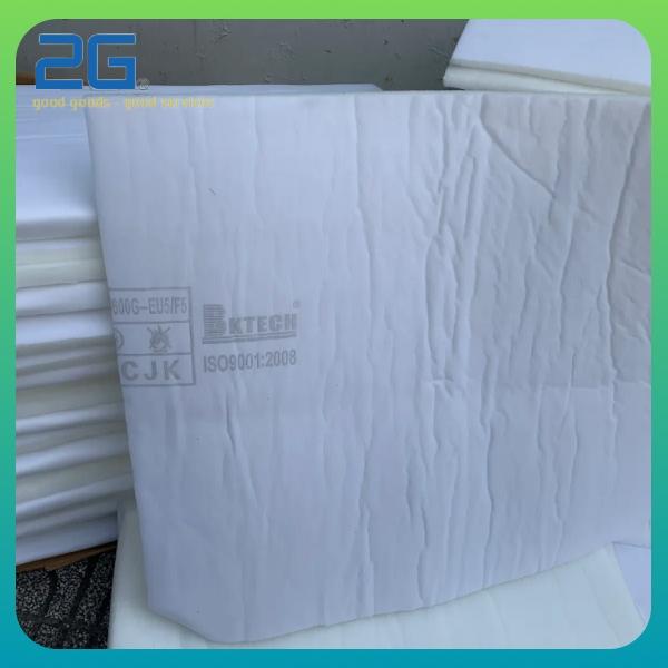 Bông lọc trần phòng sơn được sản xuất từ những sợi polyester tổng hợp