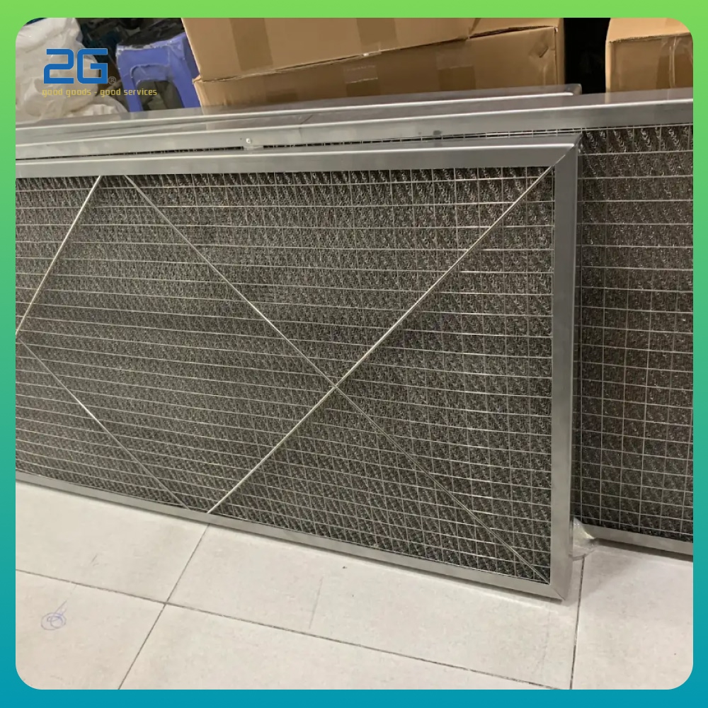 chuẩn bị các dụng cụ cần thiết cho việc thay mới tấm lưới lọc dầu