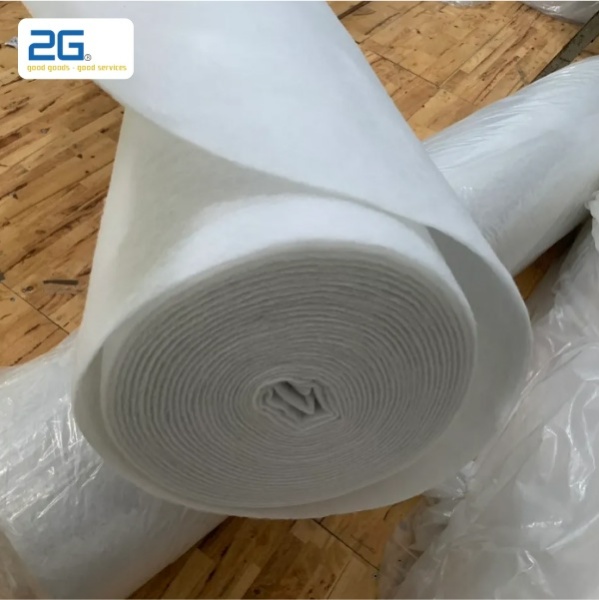 Cuộn bông lọc bụi sơn sợi thủy tinh được sử dụng phổ biến nhờ khả năng chịu nhiệt và hấp thụ bụi sơn 